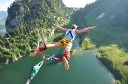 Uzi迎来三赛季出色发挥，勇士观众热烈欢呼！气势如虹延续